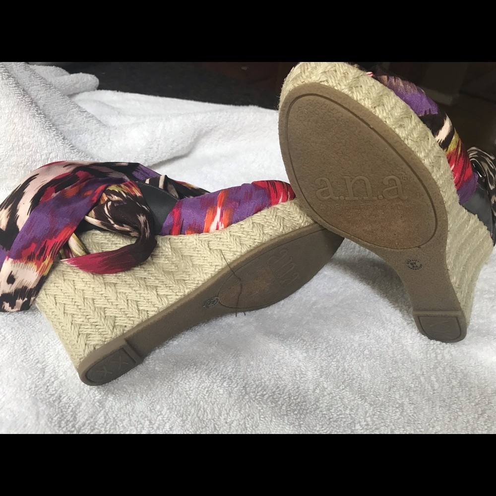 Wedges with ties